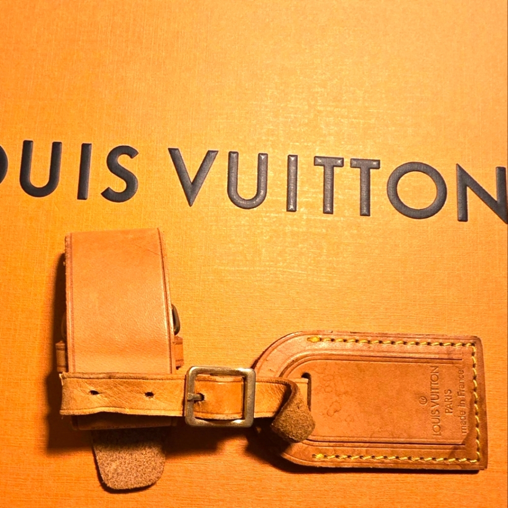 Mini Louis Vuitton luggage tag with poignet